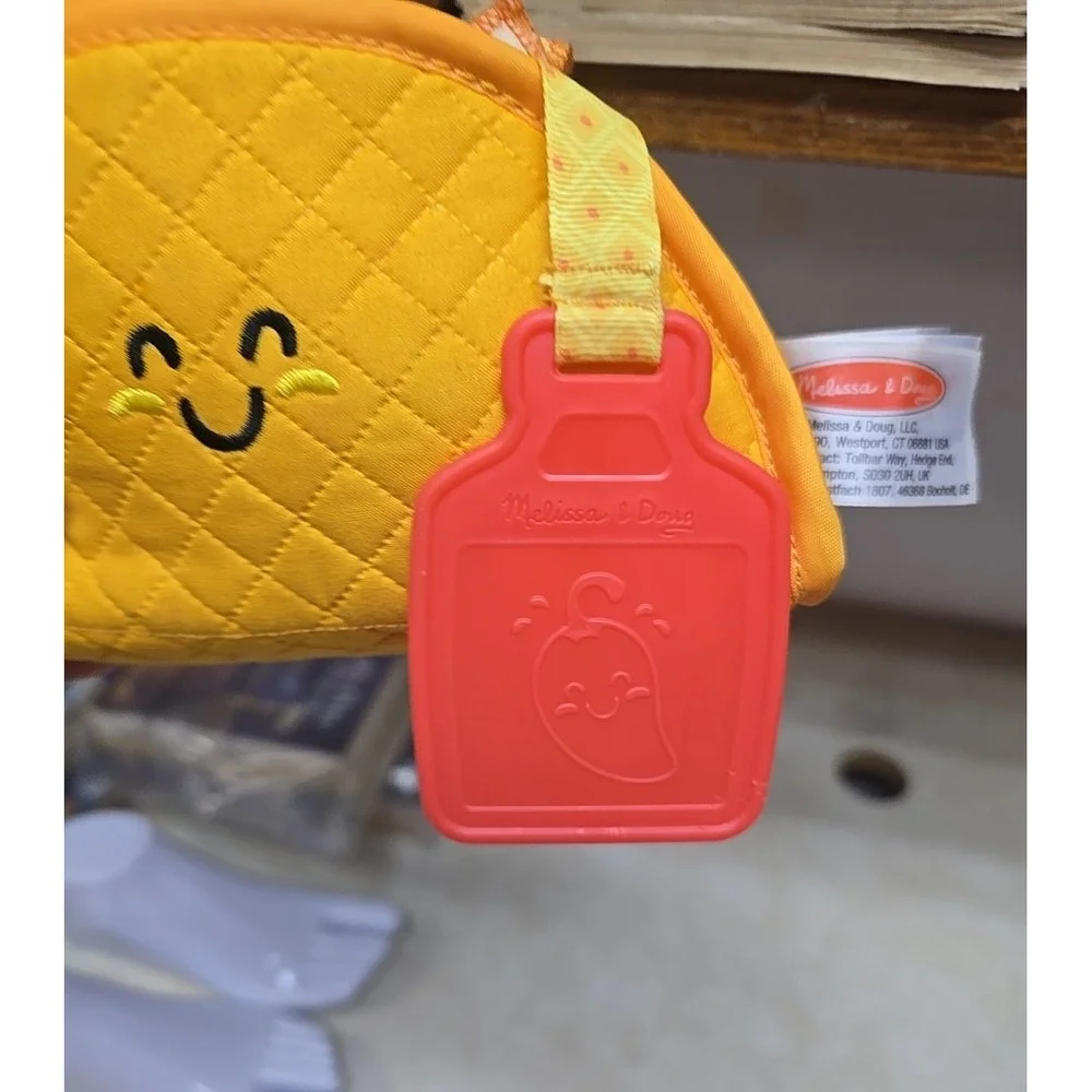 Melissa & Doug Multi-Sensory Soft Taco Fill & Spill Travel Infant Toddlers Toy‎